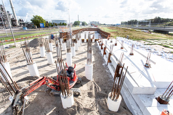 Yalibims gewapende grondconstructie voor spoor havenspoorlijn Botlekbrug